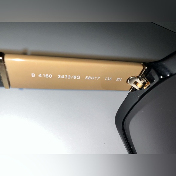 Burberry Oversized black Sunglasses- Authentic - Picture 6 of 7